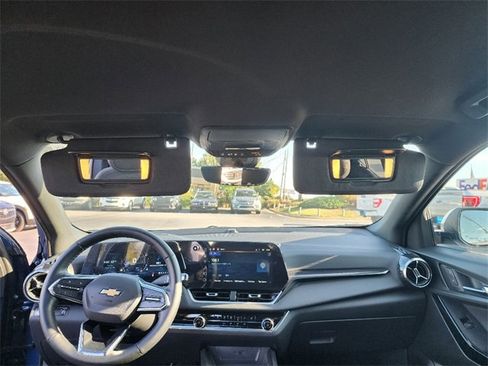 Used 2025 Chevrolet Equinox LT w/ Safety and Technology Package image 18