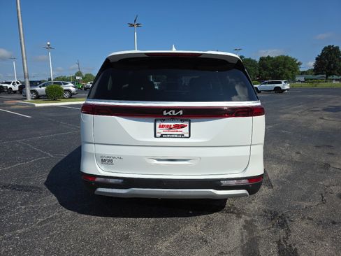 Used 2024 Kia Carnival LX FWD image 7
