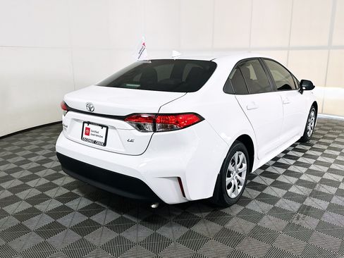 Certified 2025 Toyota Corolla LE FWD image 3