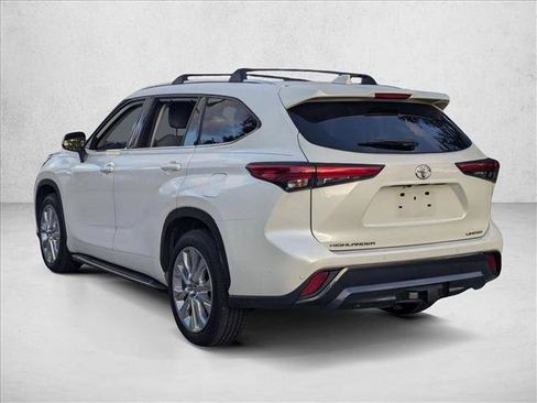 Used 2021 Toyota Highlander Limited FWD image 6