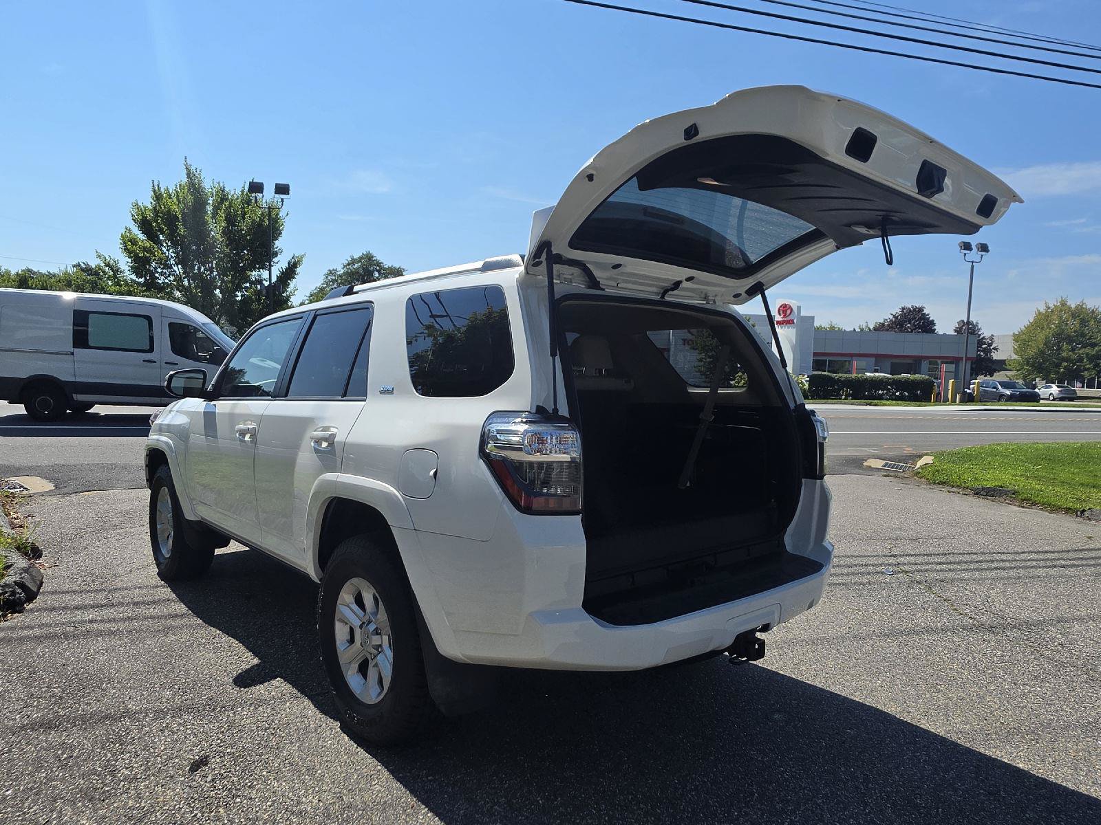 Used 2021 Toyota 4Runner SR5 Premium w/ Moonroof Package AWD/4WD image 4