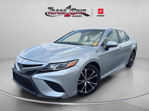 Used 2019 Toyota Camry SE FWD image 4