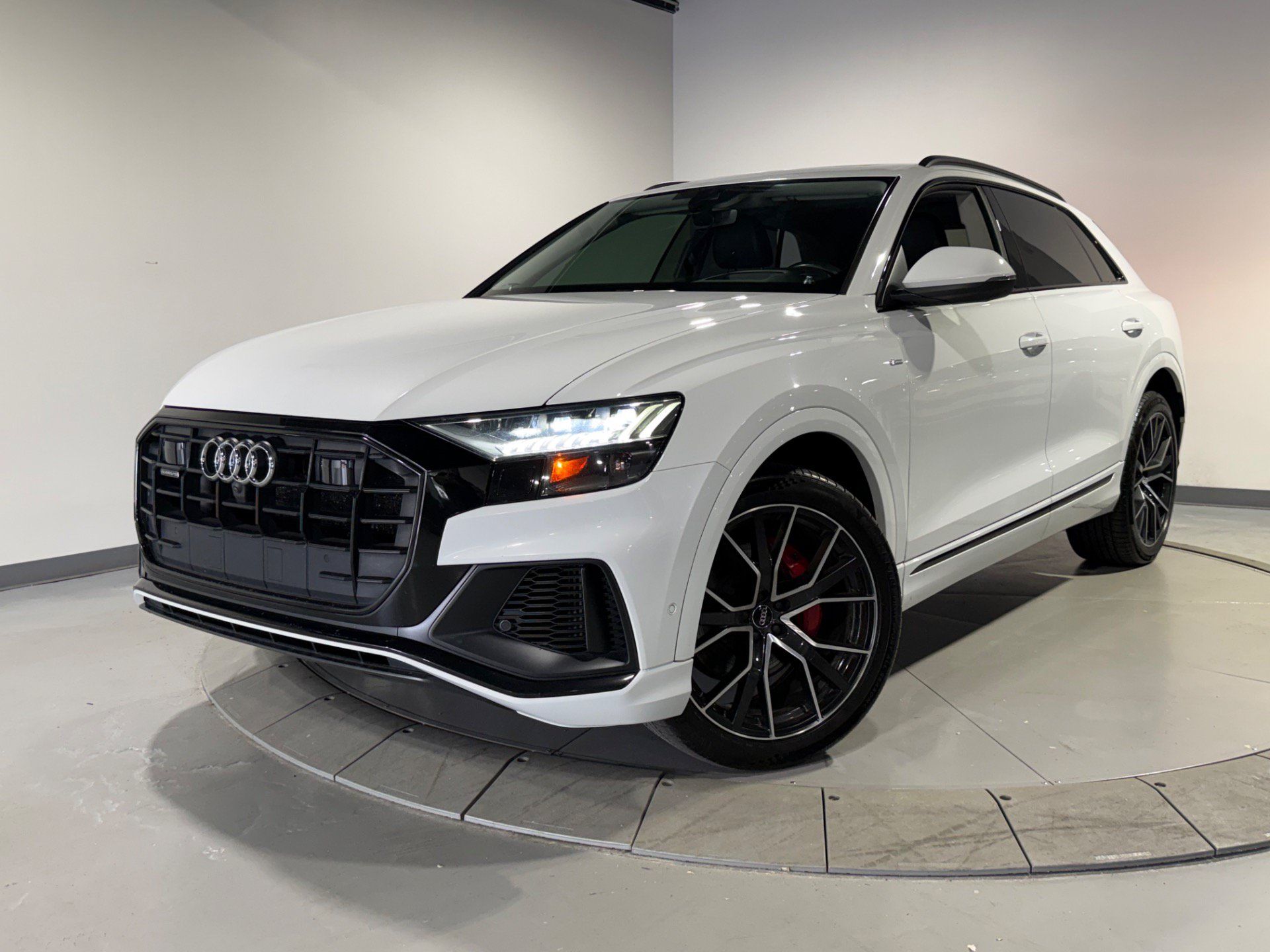 Used 2019 Audi Q8 Prestige w/ Luxury Package AWD/4WD image 1