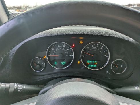 Used 2013 Jeep Wrangler Unlimited Sahara image 16