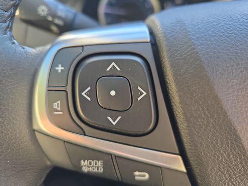 Used 2015 Toyota Camry XLE image 19