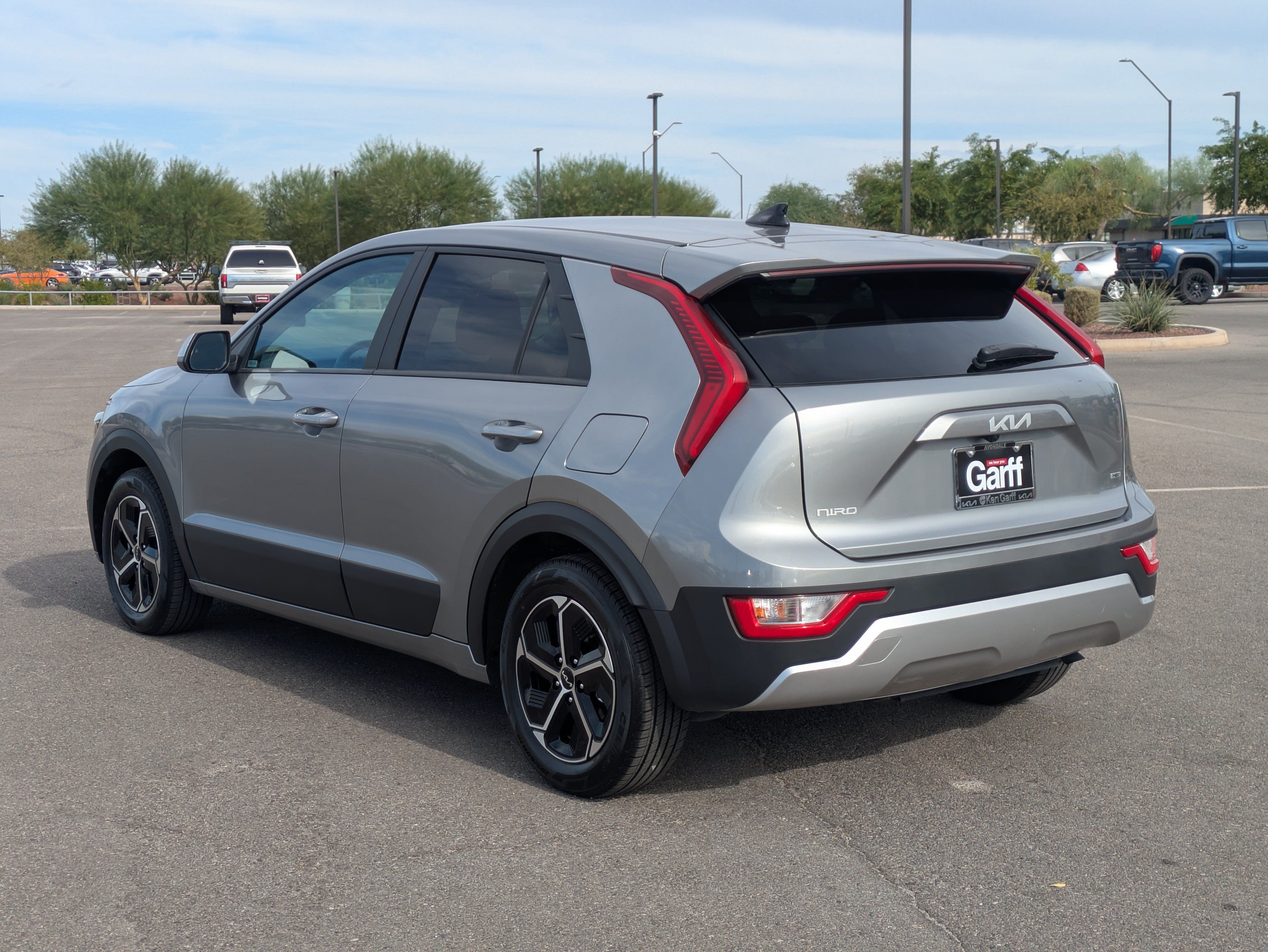Certified 2025 Kia Niro LX FWD image 3