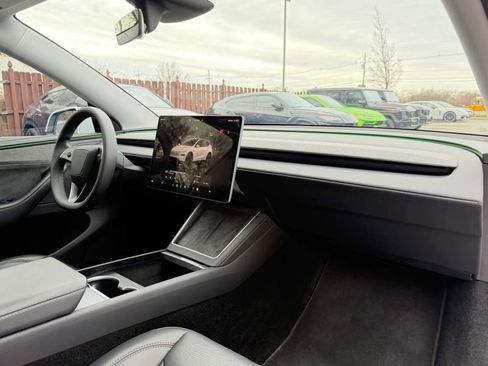 Used 2026 Tesla Model Y AWD image 29