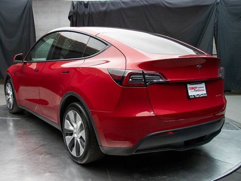 Used 2021 Tesla Model Y Long Range image 10