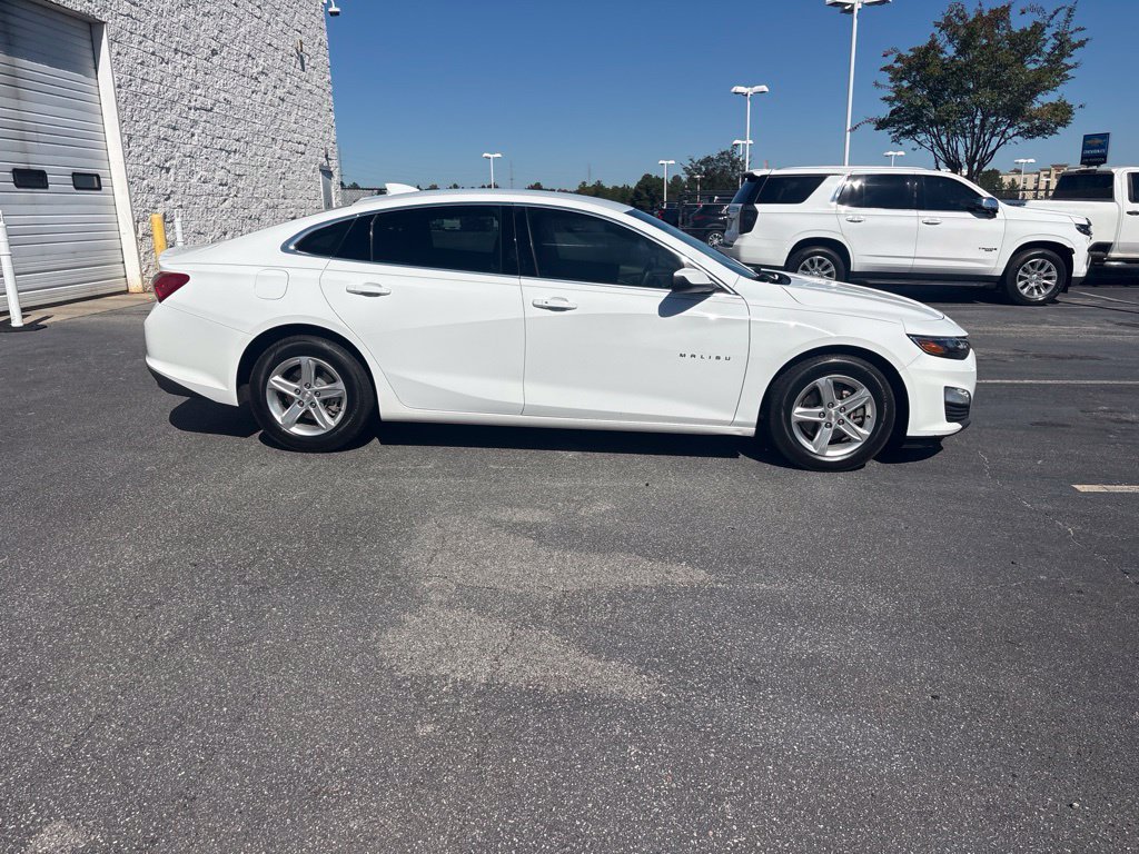 Used 2022 Chevrolet Malibu LT FWD image 2