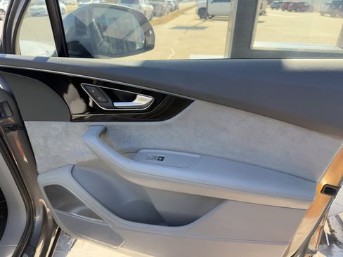 Used 2018 Audi Q7 3.0T Prestige image 36