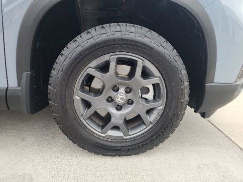 Used 2025 Honda Pilot TrailSport image 17