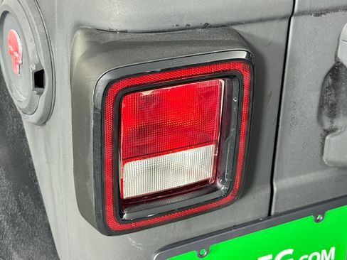 Used 2020 Jeep Wrangler Sport image 31