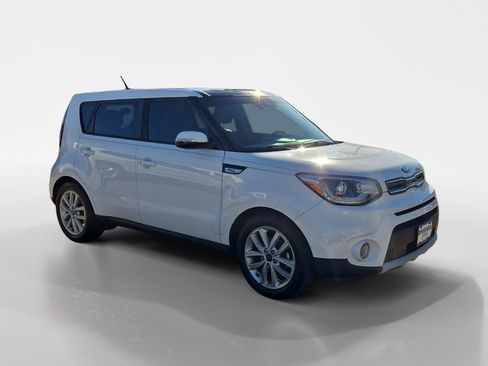 Used 2019 Kia Soul + w/ Primo Package FWD image 9