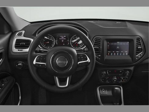 Used 2021 Jeep Compass Latitude FWD image 2