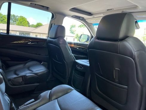 Used 2017 Cadillac Escalade Luxury RWD image 18