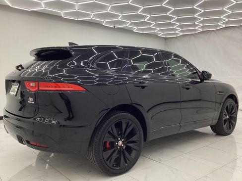 Used 2018 Jaguar F-PACE S image 11