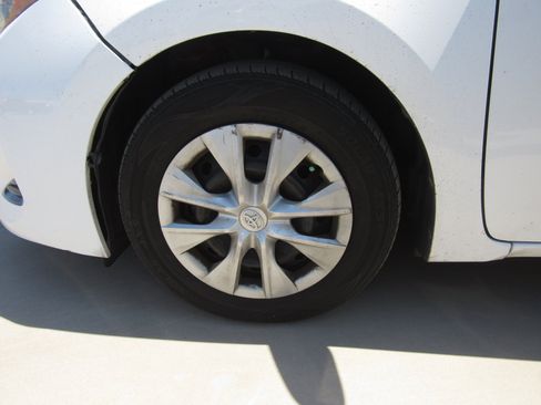 Used 2017 Toyota Corolla L w/ Carpet Mat Package (TMS) FWD image 5