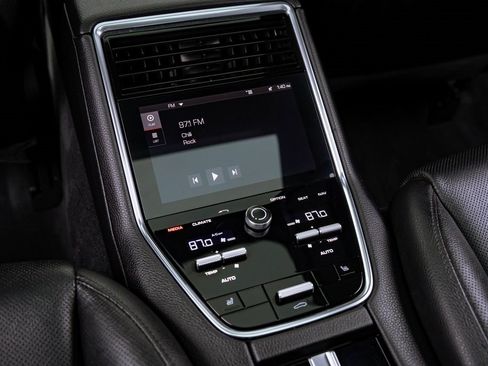 Used 2018 Porsche Panamera 4 image 34