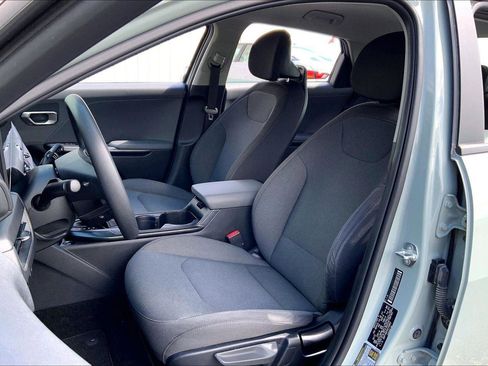 Used 2025 Kia K4 FWD image 22
