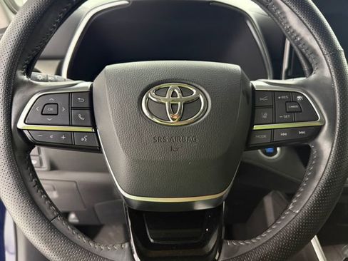 Used 2021 Toyota Highlander Limited FWD image 9