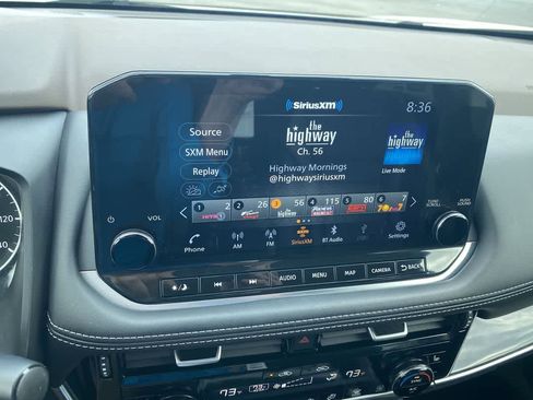 Used 2022 Nissan Rogue SL w/ SL Premium Package image 16