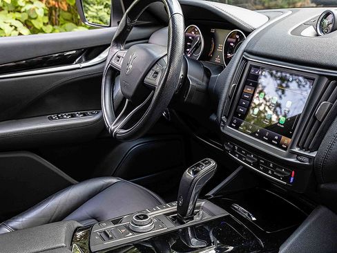 Used 2021 Maserati Levante image 26