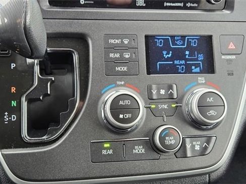 Certified 2020 Toyota Sienna SE image 21