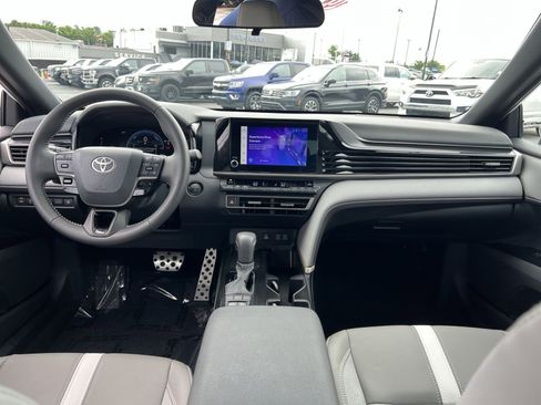 Used 2025 Toyota Camry LE AWD/4WD image 30