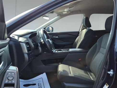 Used 2025 Nissan Rogue SV FWD image 15