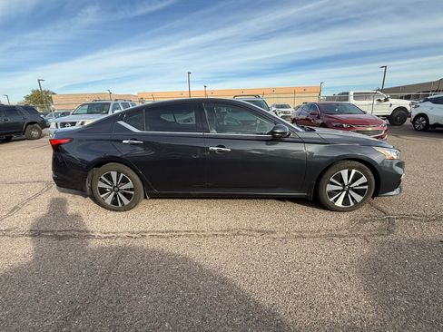 Certified 2019 Nissan Altima 2.5 SV image 4
