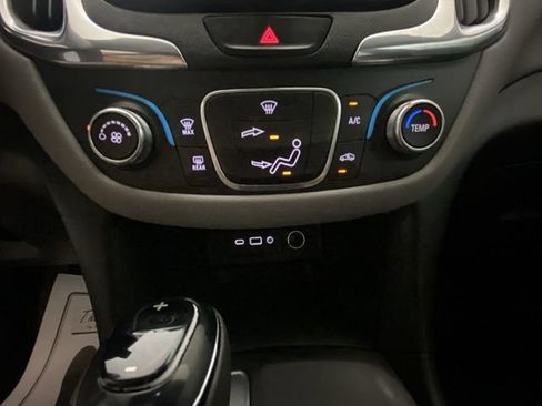 Used 2020 Chevrolet Equinox LS FWD image 19