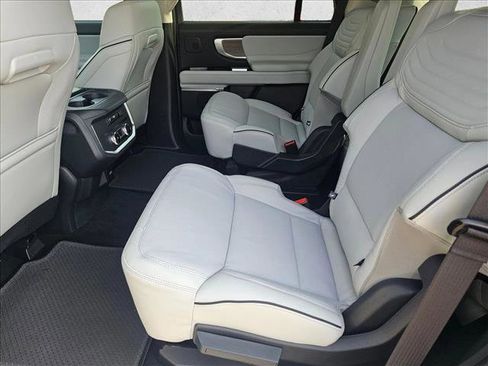 New 2025 Ford Expedition Platinum w/ Platinum Ultimate Package image 16