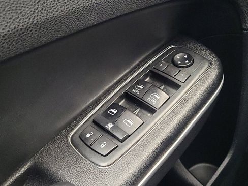 Used 2019 Chrysler 300 Limited image 27