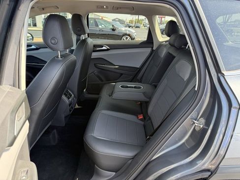 Used 2022 Volkswagen Taos SE image 17