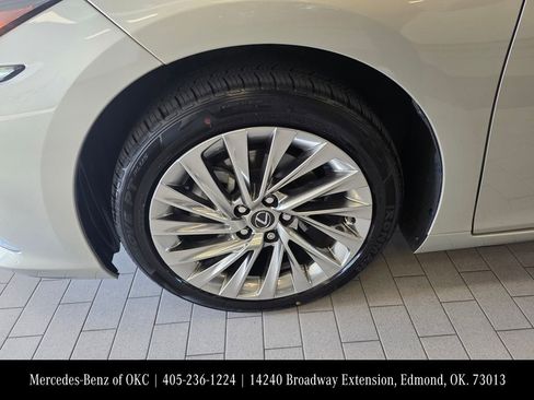 Used 2022 Lexus ES 350 Ultra Luxury w/ Accessory Package 2 image 6