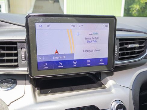 Used 2023 Ford Explorer XLT w/ Equipment Group 202A AWD/4WD image 17