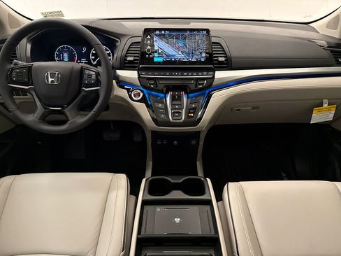 New 2026 Honda Odyssey Touring image 14