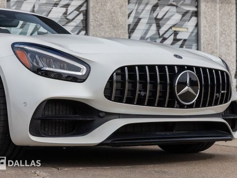 Used 2021 Mercedes-Benz AMG GT Roadster image 2