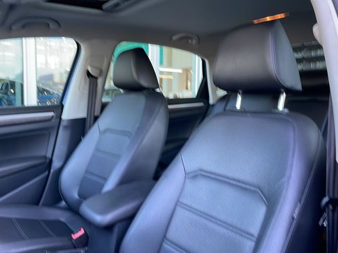 Used 2017 Volkswagen Passat 1.8T SE FWD image 7