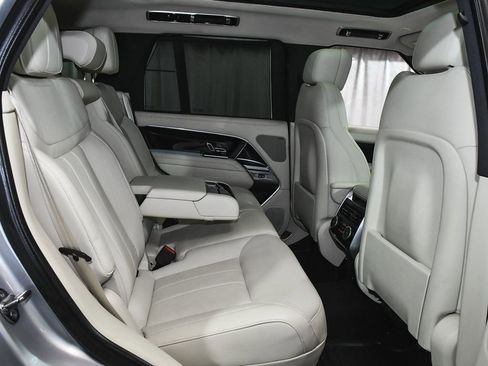 Used 2025 Land Rover Range Rover SE image 67