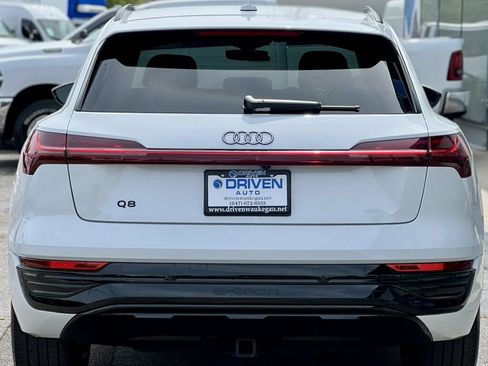 Used 2024 Audi Q8 e-tron Premium Plus w/ Premium Plus Package AWD/4WD image 36