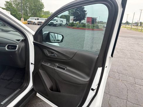 Used 2019 Chevrolet Equinox Premier FWD image 17