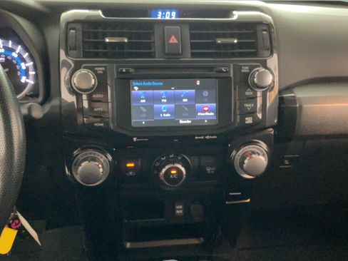 Used 2018 Toyota 4Runner TRD Off-Road w/ TRD Performance Package AWD/4WD image 13
