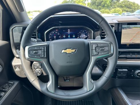 Used 2025 Chevrolet Silverado 1500 LT w/ Z71 Off-Road Package AWD/4WD image 18