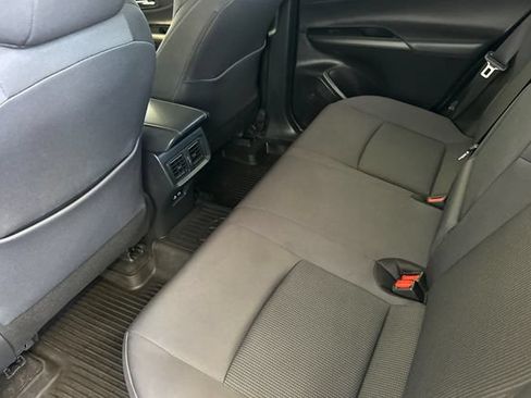 Used 2023 Toyota Venza LE AWD/4WD image 16