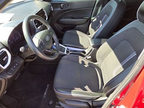 Used 2022 Hyundai Venue Limited w/ Cargo Package image 6