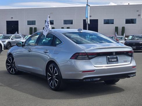 Used 2025 Honda Accord Touring image 5