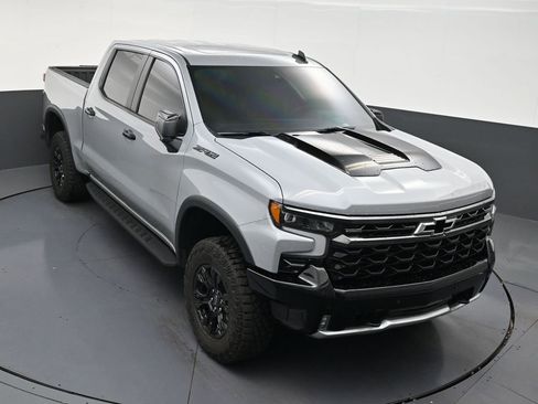 Used 2025 Chevrolet Silverado 1500 ZR2 w/ Technology Package image 18