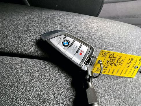 Used 2022 BMW X7 xDrive40i w/ Premium Package AWD/4WD image 14