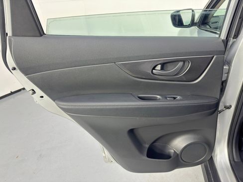 Used 2020 Nissan Rogue S image 35